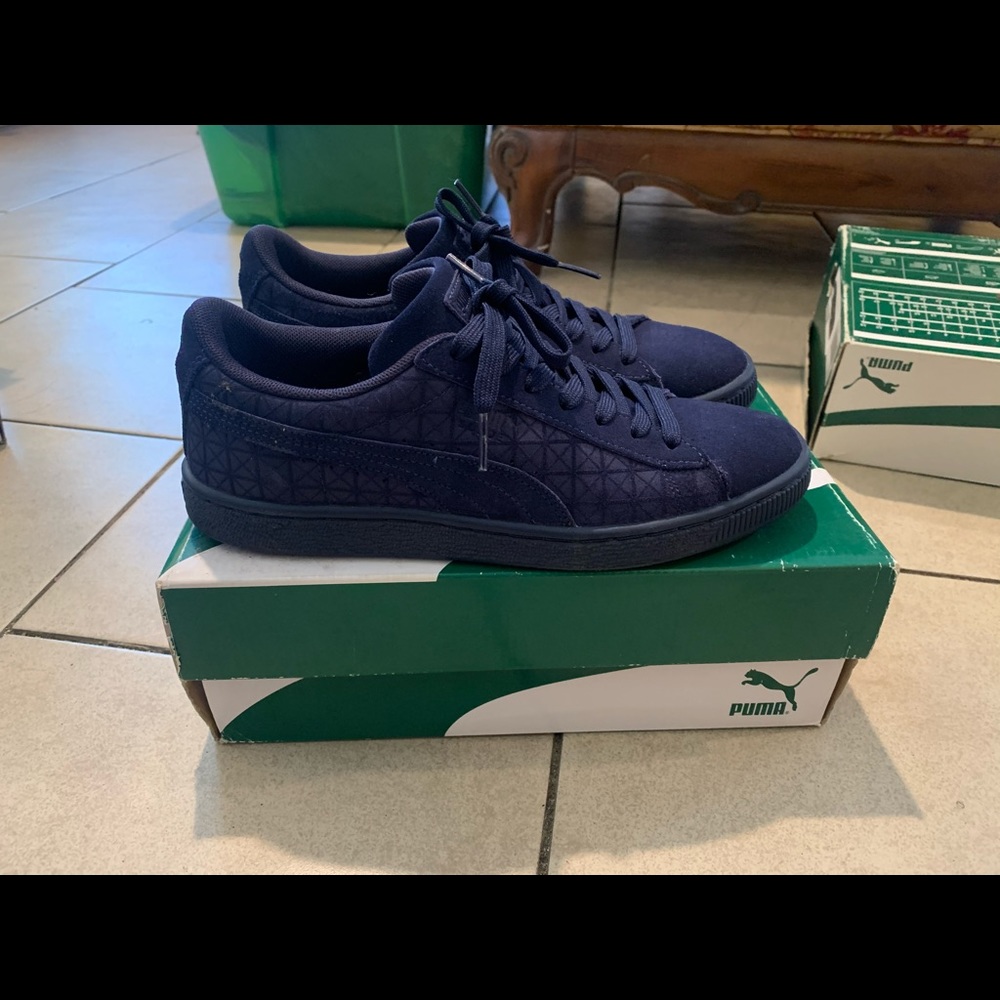 Navy blue pumas , brand new !